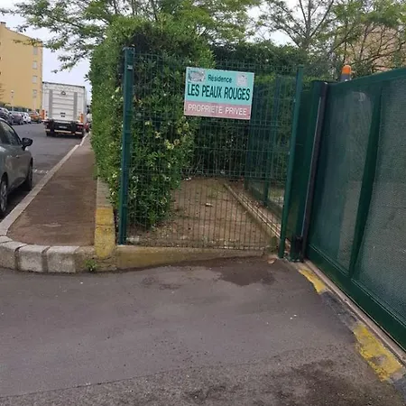 Le Mole A Deux Pas De La *