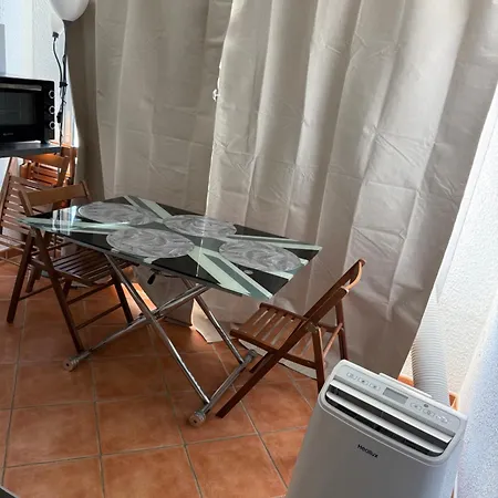 Le Mole A Deux Pas De La *